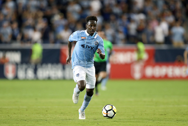 Sporting climbs back to first place with 5-1 win