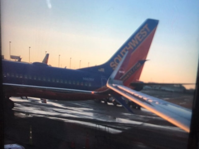 plane from kci clips wing of another flight after landing in stl